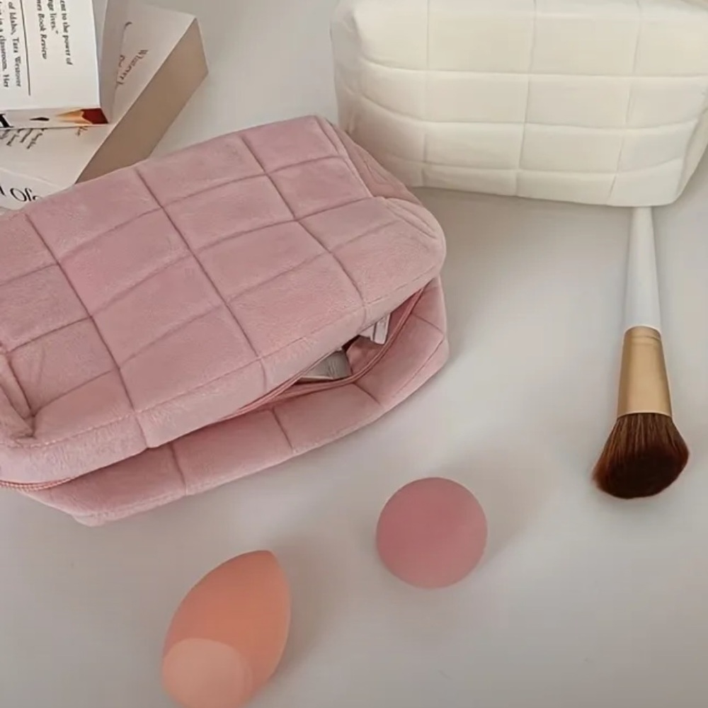 Pink Quilted Pattern Textured Women's Zippered Makeup & Accessory Bag NWT - Picture 4 of 5